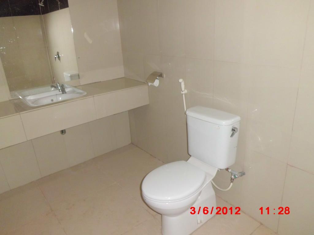 Galaxy Inn Baubau Δωμάτιο φωτογραφία